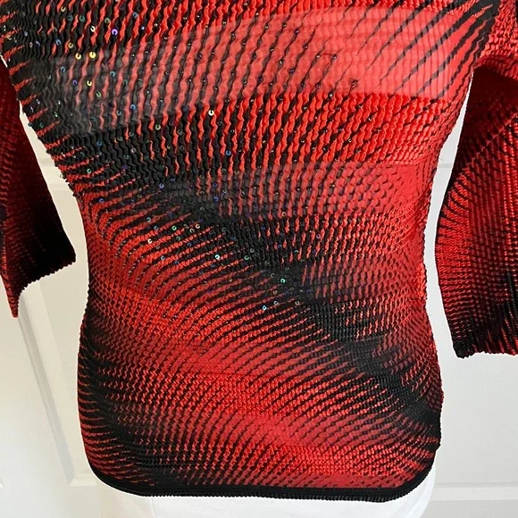 Alberto Makali Red and Black Mesh Top - Picture 5 of 7